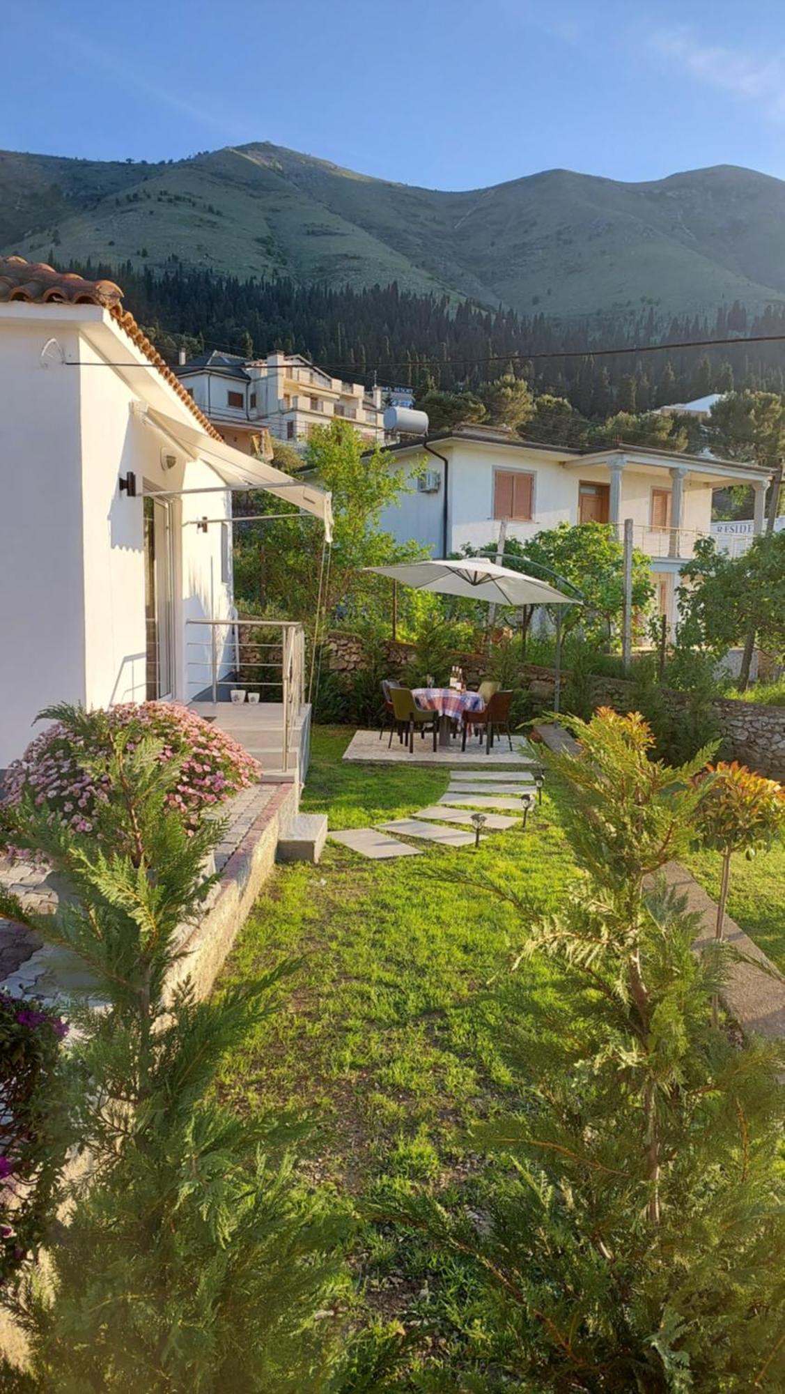 R&R Gesthouse Hotel Široka Buitenkant foto