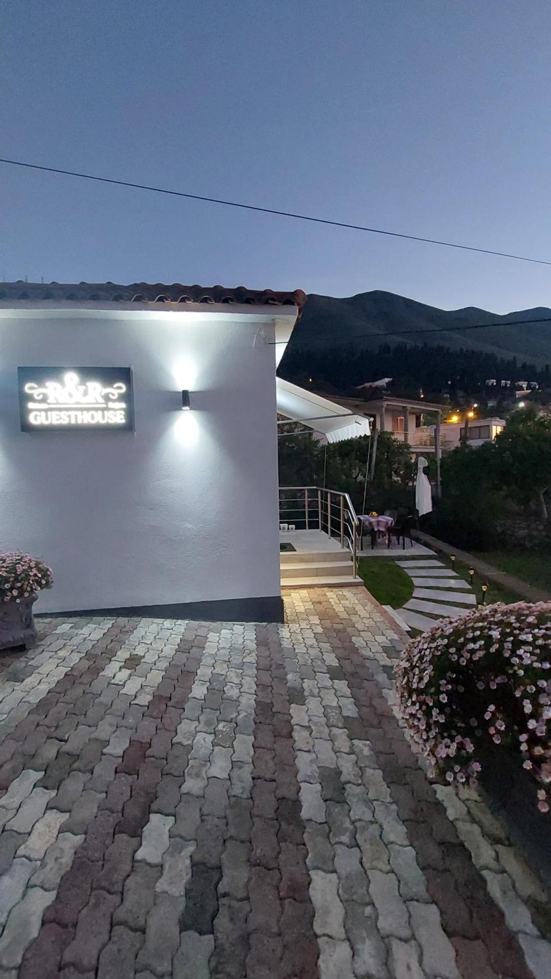 R&R Gesthouse Hotel Široka Buitenkant foto