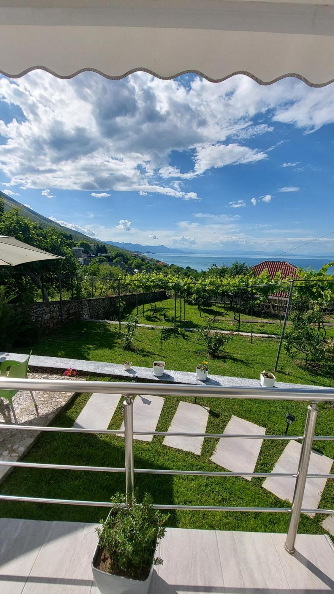 R&R Gesthouse Hotel Široka Buitenkant foto