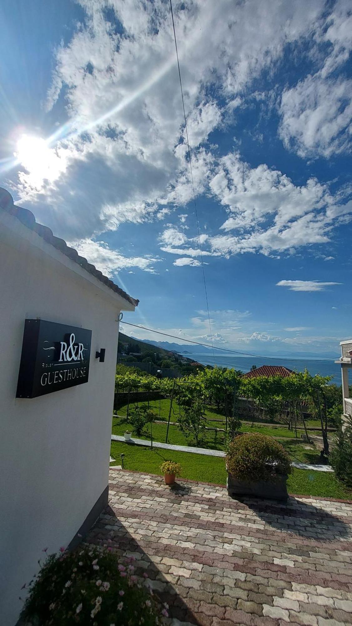 R&R Gesthouse Hotel Široka Buitenkant foto