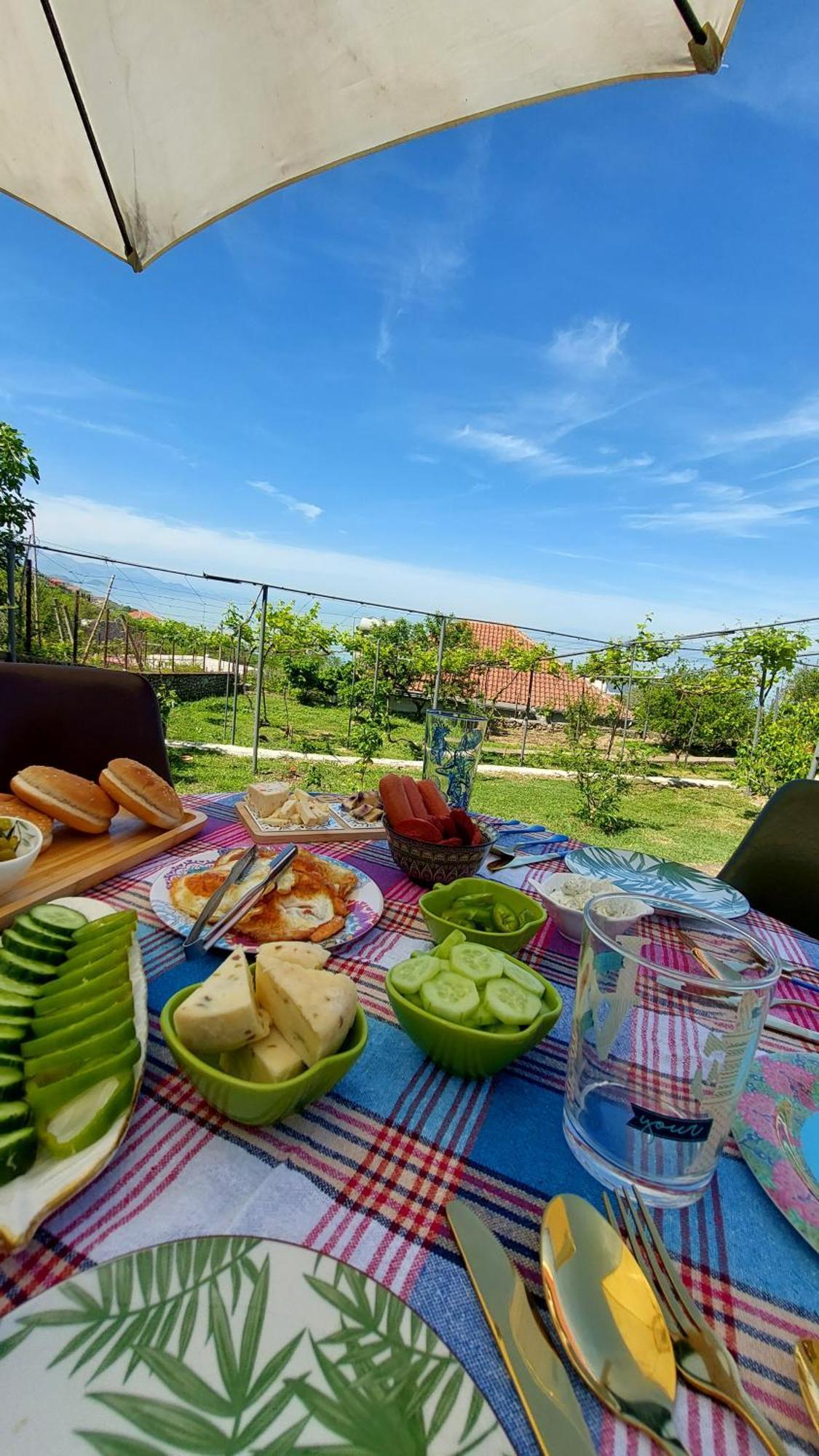 R&R Gesthouse Hotel Široka Buitenkant foto
