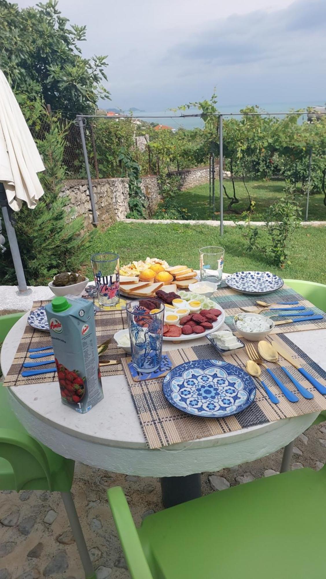 R&R Gesthouse Hotel Široka Buitenkant foto
