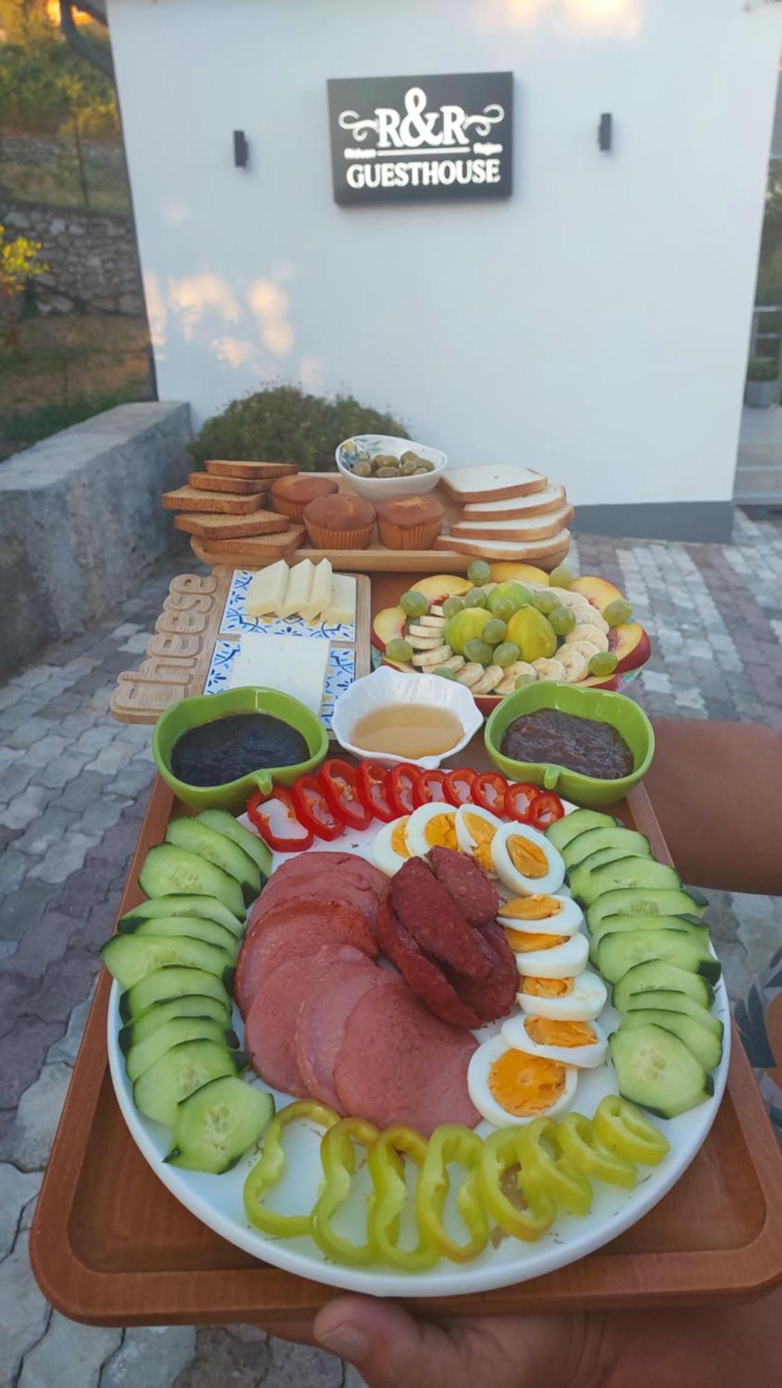 R&R Gesthouse Hotel Široka Buitenkant foto