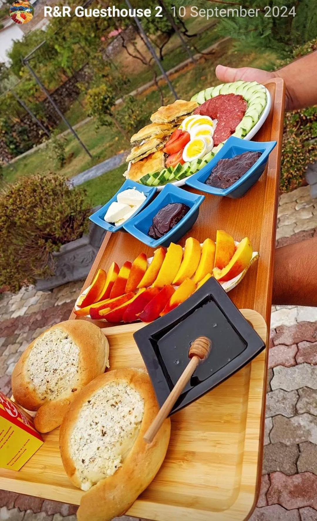 R&R Gesthouse Hotel Široka Buitenkant foto