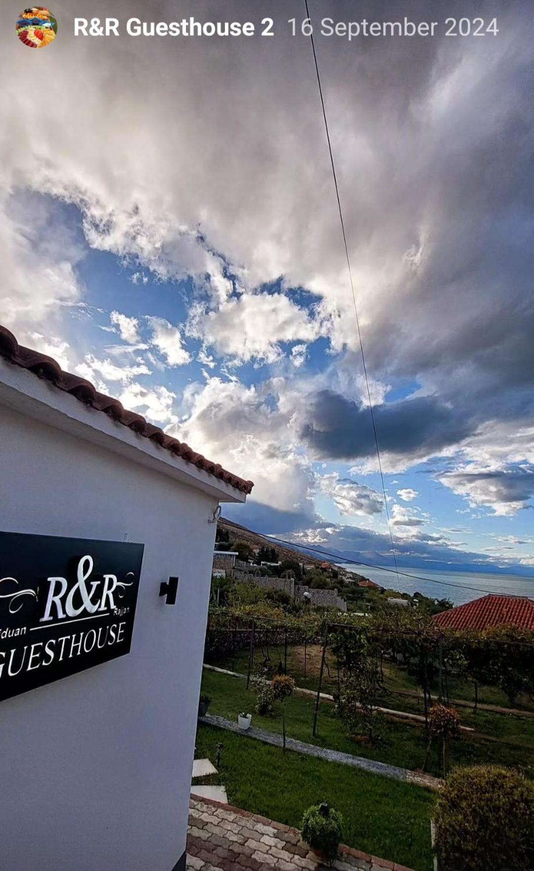 R&R Gesthouse Hotel Široka Buitenkant foto