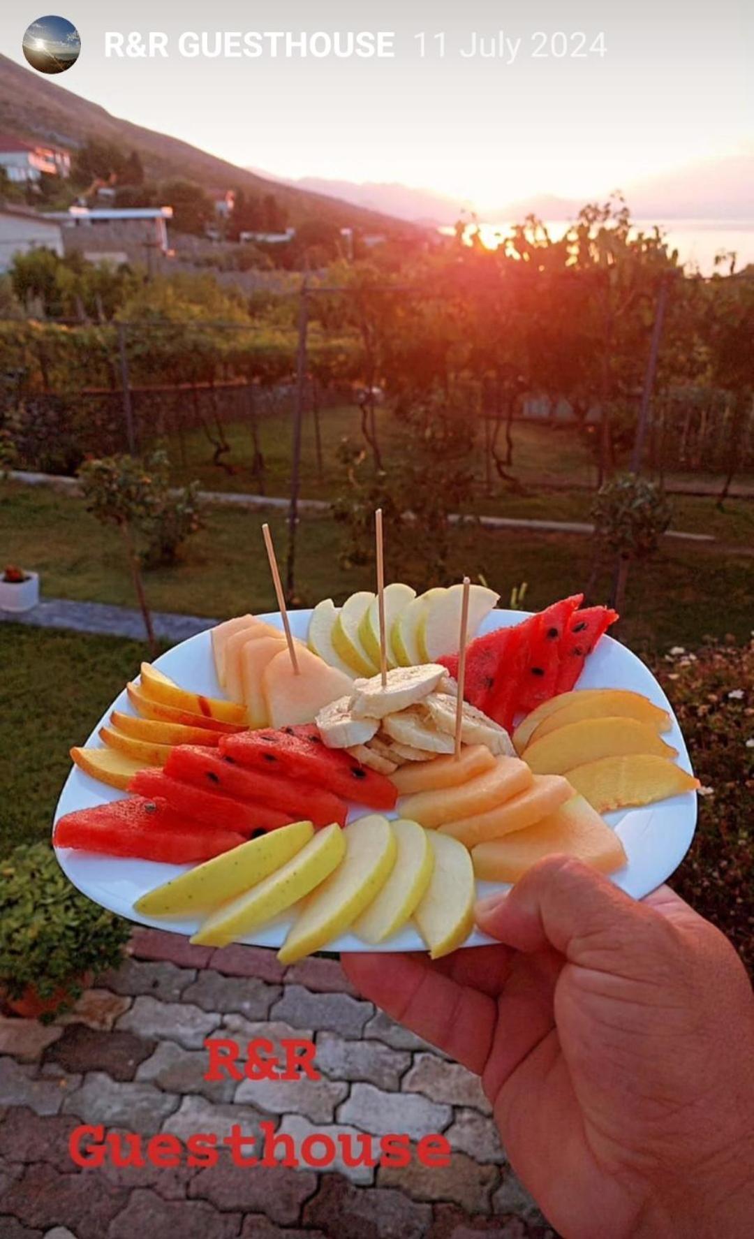 R&R Gesthouse Hotel Široka Buitenkant foto