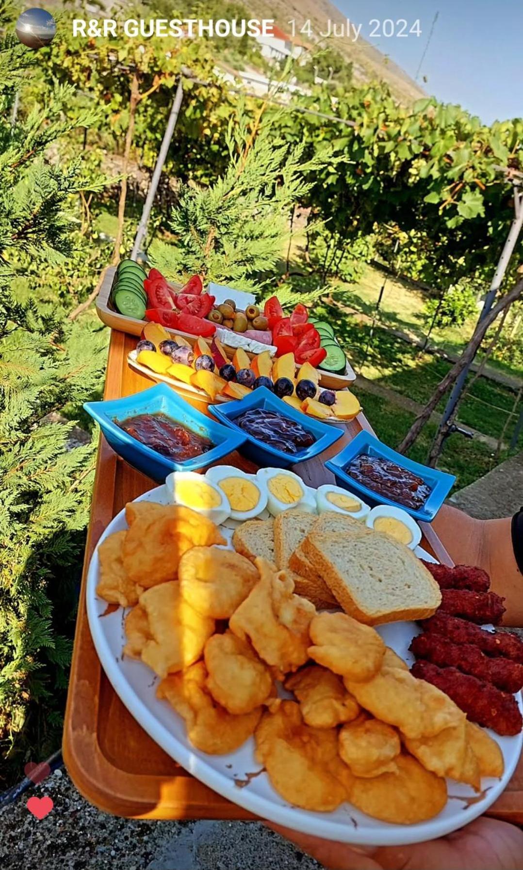R&R Gesthouse Hotel Široka Buitenkant foto